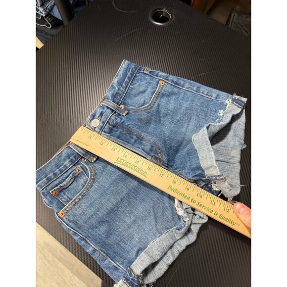 Levi’s White Oak Cone Denim Shorts Size 25 Cut-Off Mini Shorts 2.5 Inch - Picture 6 of 12
